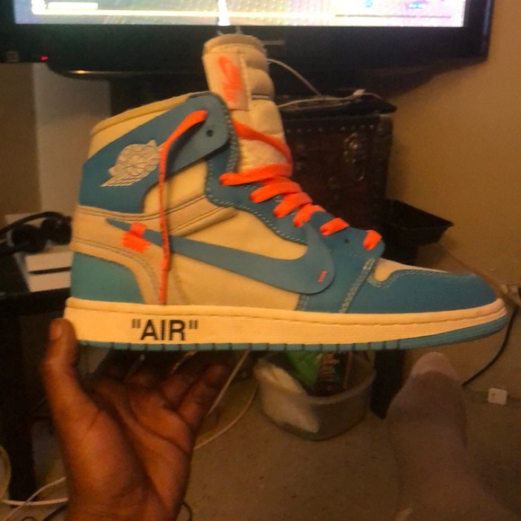 Off-white UNC Jordan 1 - Picture 2 of 2